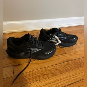 Brooks Women’s Divide 5 GTX Waterproof Trail Running Shoe size 8.5